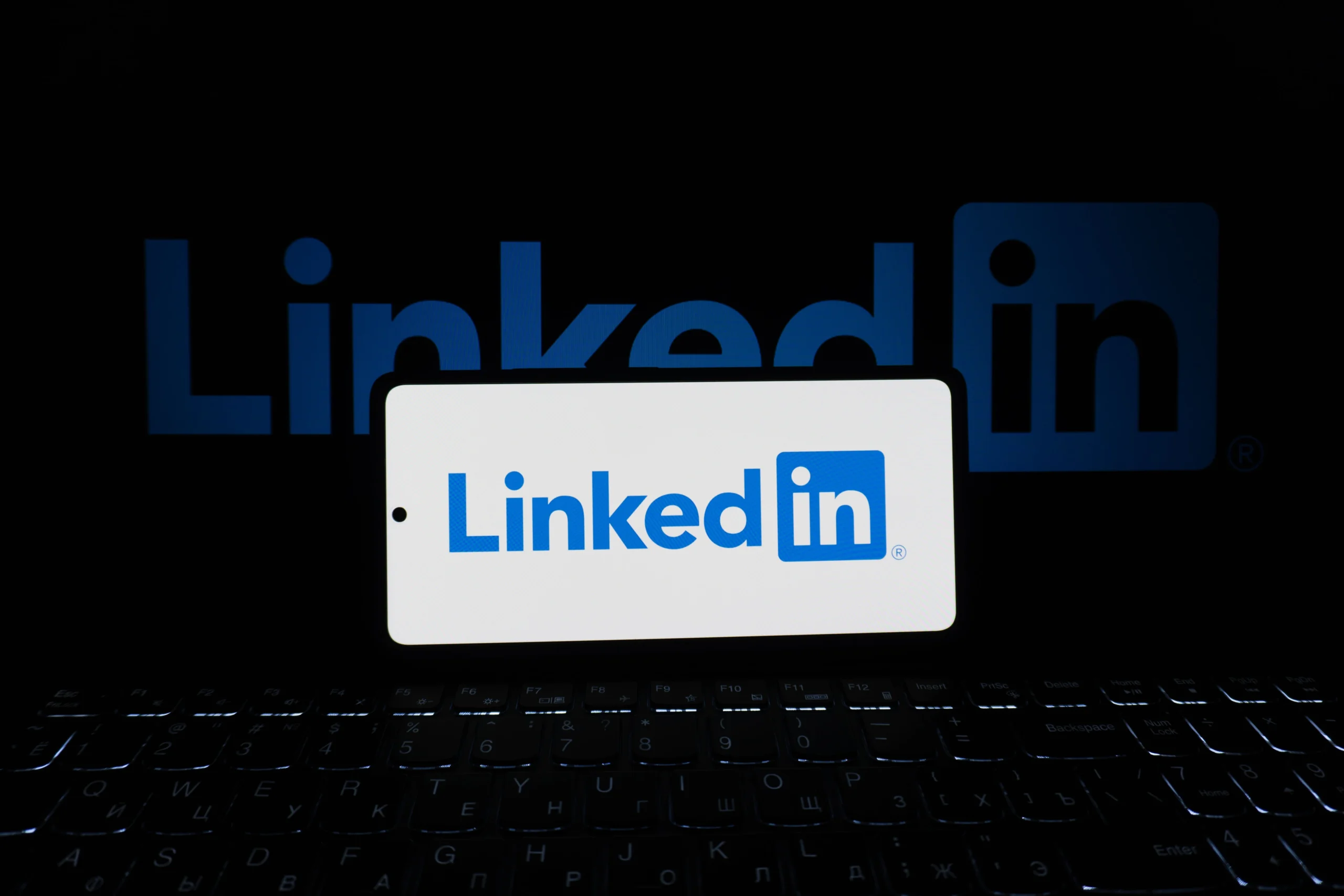 How to Use LinkedIn for Personal Branding [A Complete Guide]